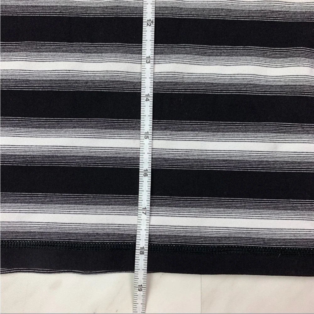 Lululemon Womens Size 6 Power Y Tank Luon Capilano Stripe Black White Racerback